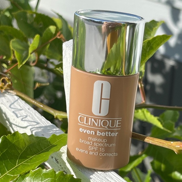 CLINIQUE Even Better Makeup Broad Spectrum SPF 15 Foundation In CN 58 Ho… - Picture 2 of 13